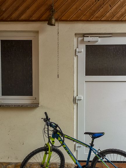 Gasthaus "Zum Engel" in Haßleben - Sie haben Hunger? Läuten Sie einfach unsere Radfahrerglocke!